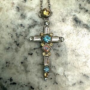 Beautiful Cross Sorrelli necklace